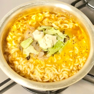 簡単⭐野菜入り味噌バターまろやか辛ラーメン